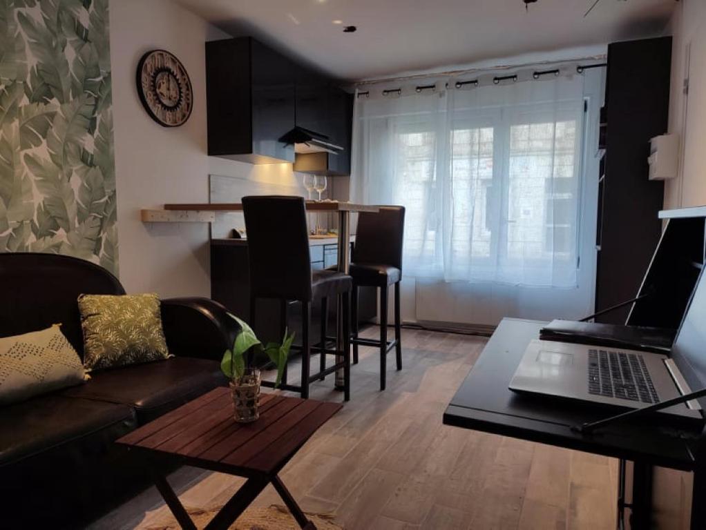 L'escale Niortaise - Centre-ville - 10mn Gare - WIFI - Netflix - 1