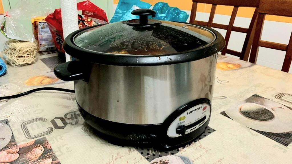 a slow cooker sitting on top of a table at Sakura Guest House in Cameron Highlands