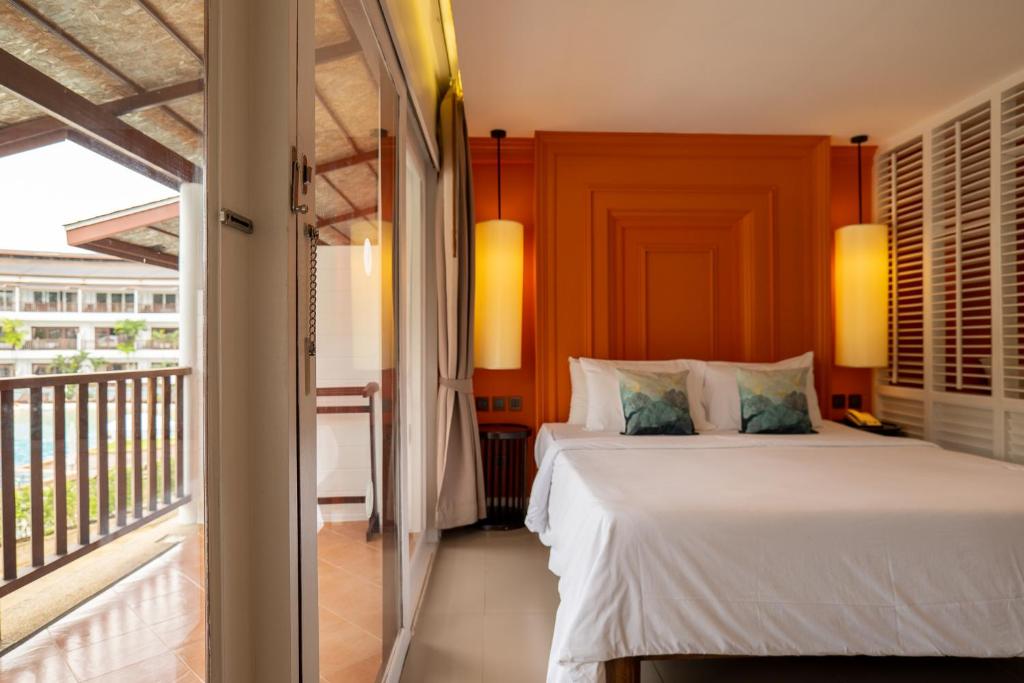 Arinara Beach Resort Phuket - SHA Extra Plus - Grand Deluxe泳池景观室