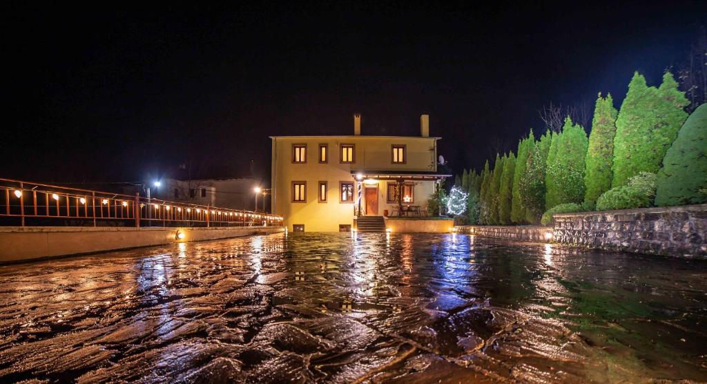 a building on a flooded street at night at Baldeneige in Pramanta