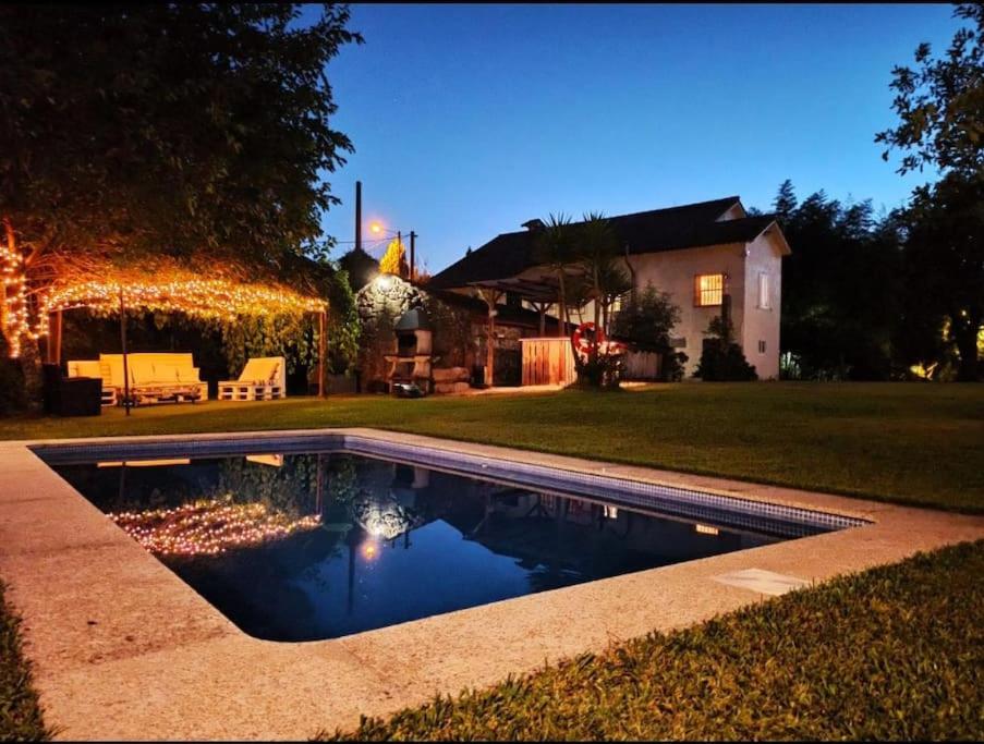 Bazén v ubytovaní A Viña de Lina. Turismo rural con piscina y finca. alebo v jeho blízkosti