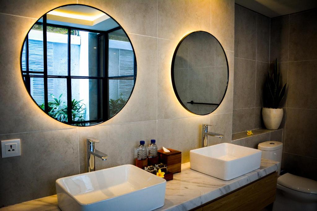 The Kon's Villa Bali Seminyak - 2