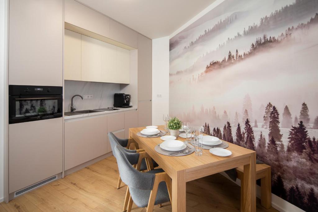 A kitchen or kitchenette at Apartmán Holia, Kubínska Hoľa