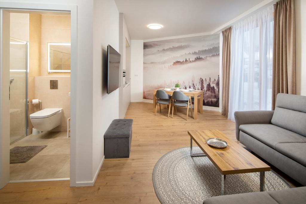 A seating area at Apartmán Holia, Kubínska Hoľa