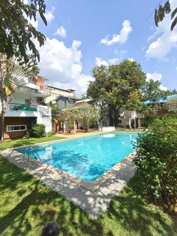 VILLA M - SOLITUDE 2 CANDOLIM GOA 3BHK, Pool Facing, Near Beach, Free Breakfast, Free WIFI and Prime Location - отзывы и видео