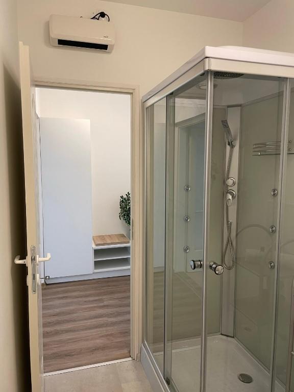 A bathroom at AA Apartman