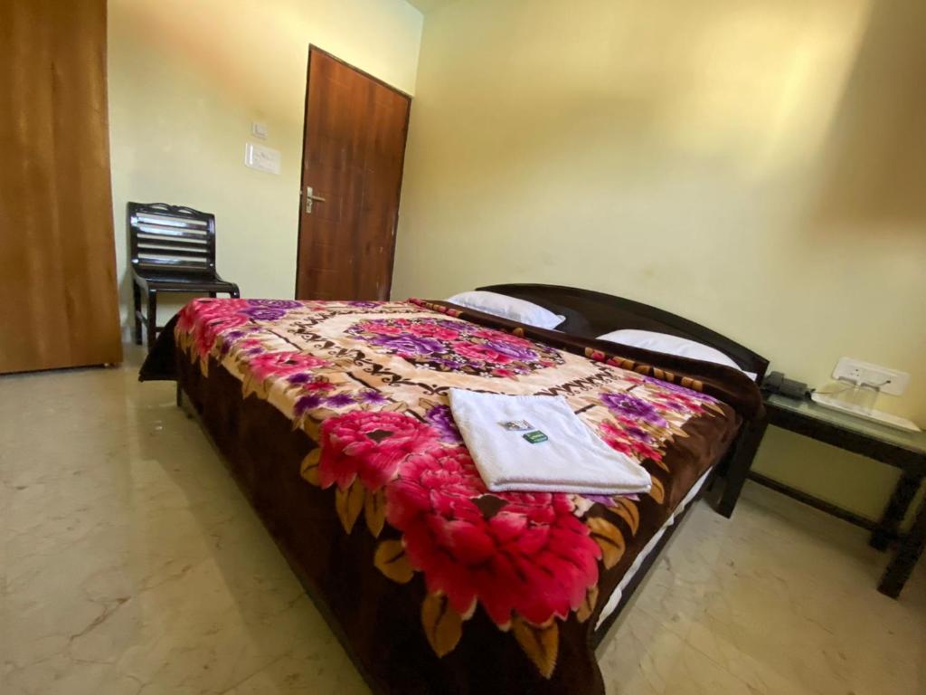 Vuode tai vuoteita majoituspaikassa Hotel Govind Palace
