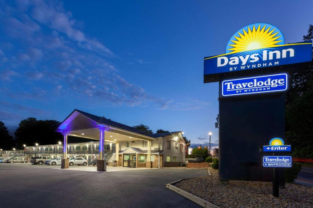 Days Inn by Wyndham Charles Town photo