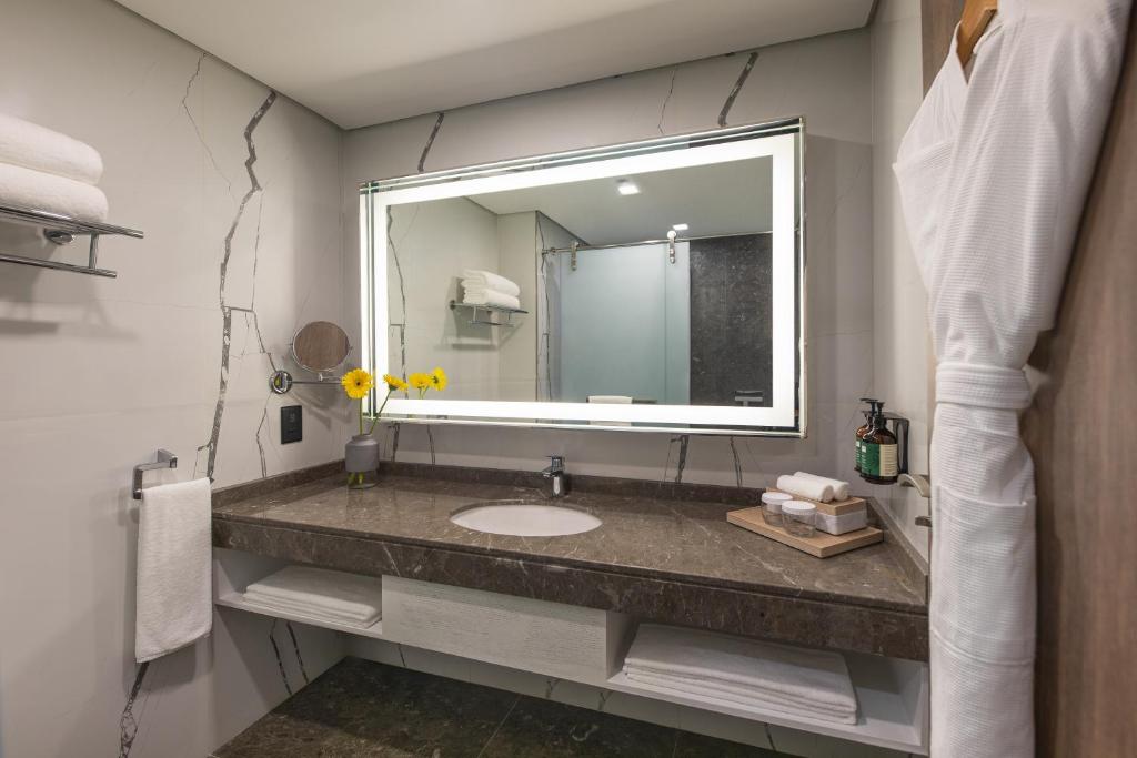 voco Dubai The Palm by IHG - Resim 36