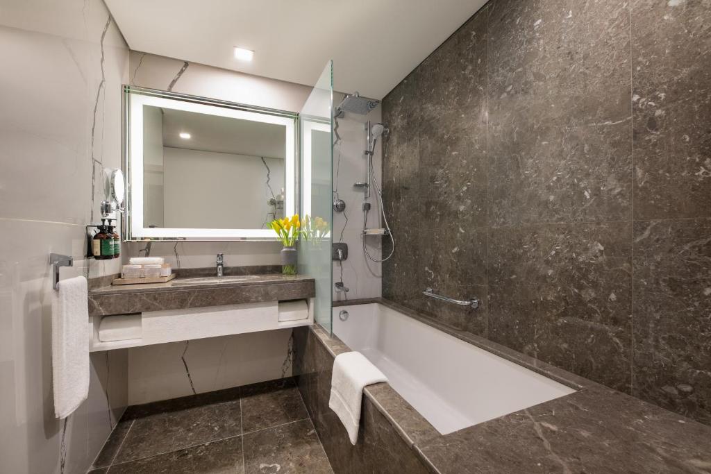 voco Dubai The Palm by IHG - Resim 37