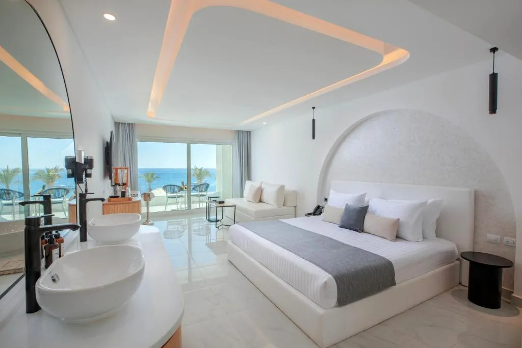 Junior Jacuzzi Suite -Posh Club