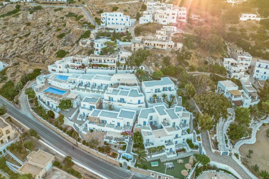 Nespecifikovaný výhled na destinaci Ios nebo výhled na město při pohledu z aparthotelu