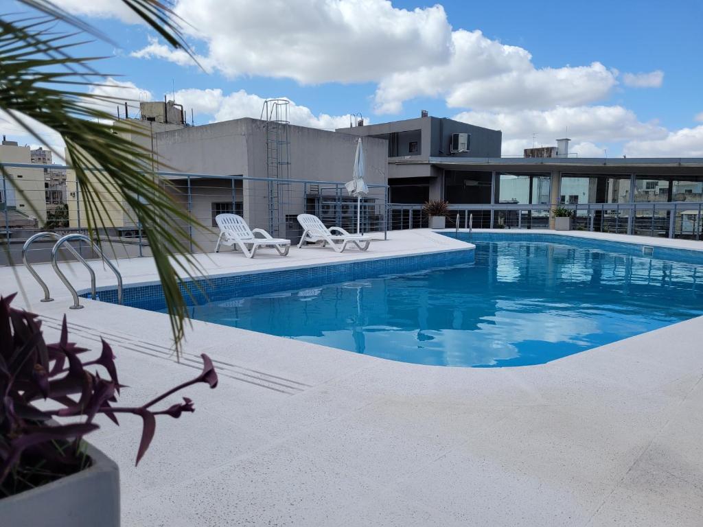 Bazén v ubytovaní Vivaterra Apartments - San Telmo alebo v jeho blízkosti