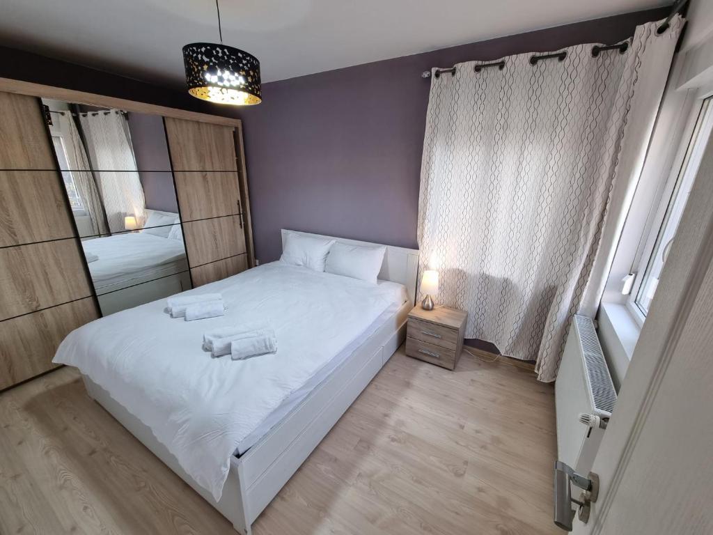 Un pat sau paturi într-o cameră la Bastion Apartment