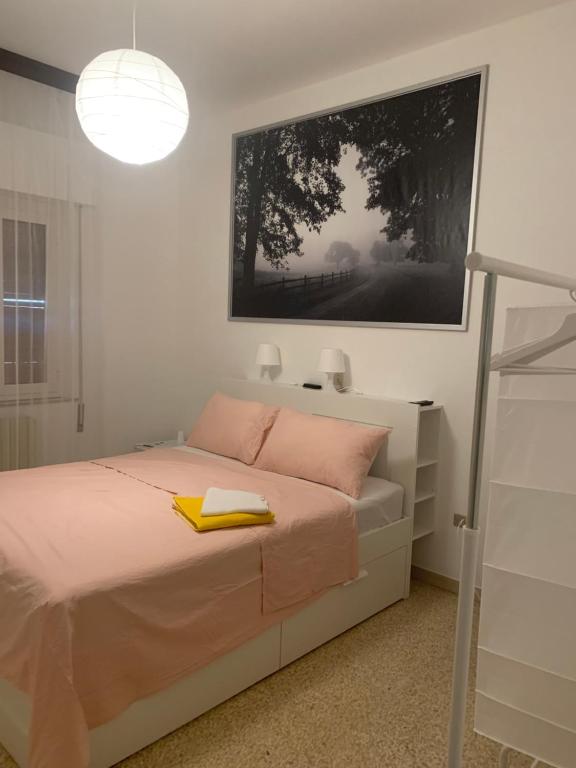 a bedroom with a bed with a yellow towel on it at Beachhouse Pineto zona Corfu in Pineto