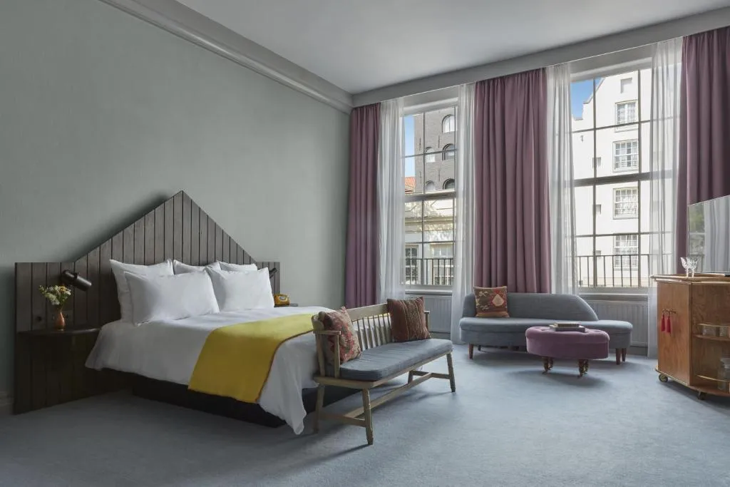 Deluxe King Room