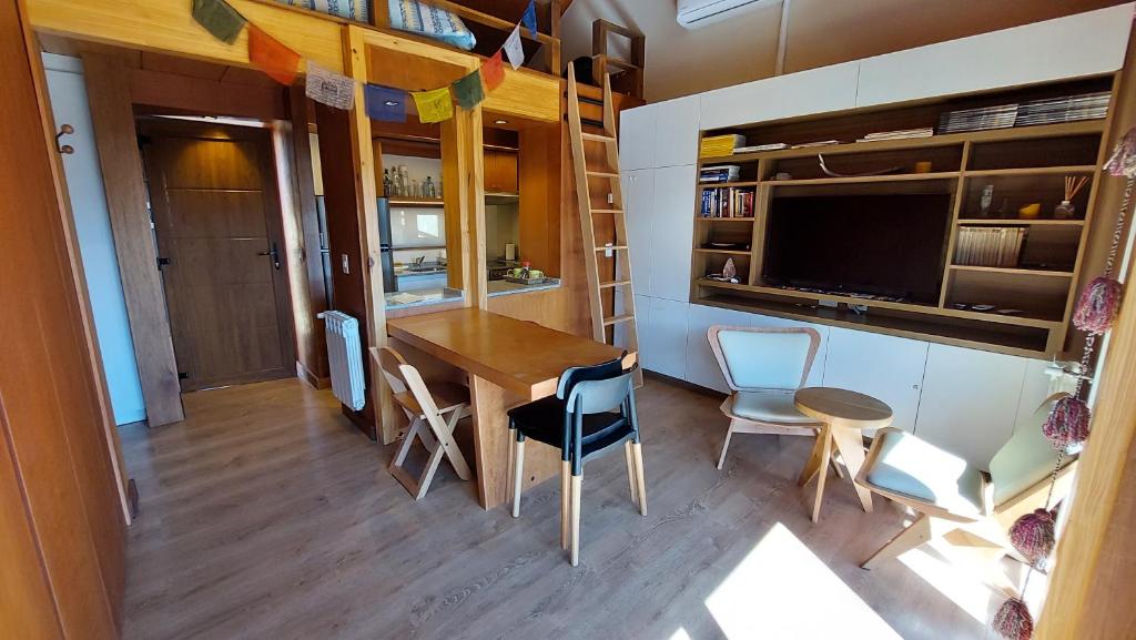 Posezení v ubytování Departamento 3 ambientes súper cálido, en el centro de SMA. 19V4