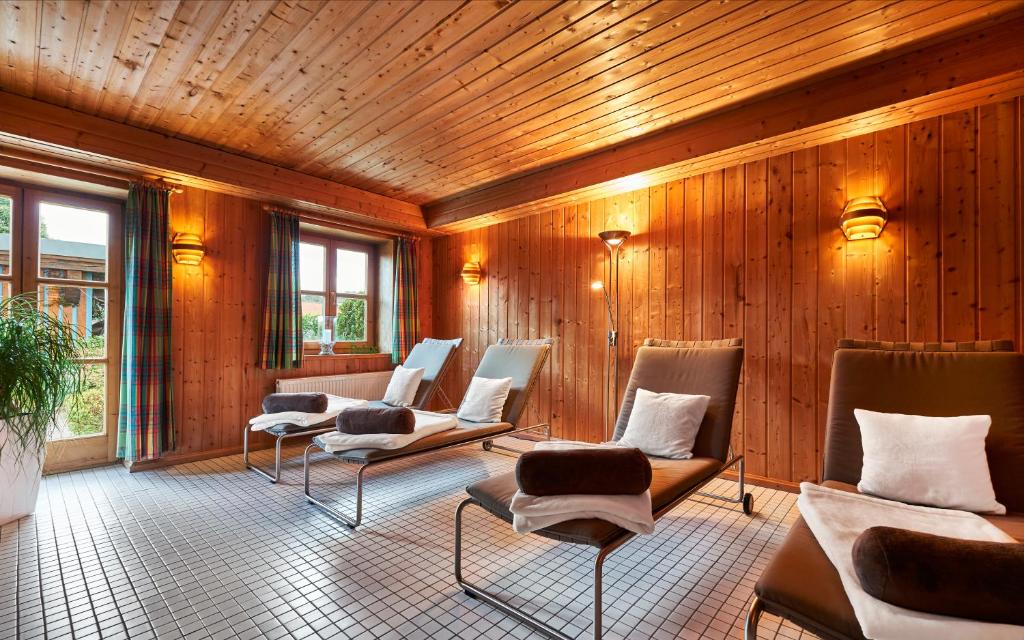 Posezení v ubytování Hotel zur Waldbahn
