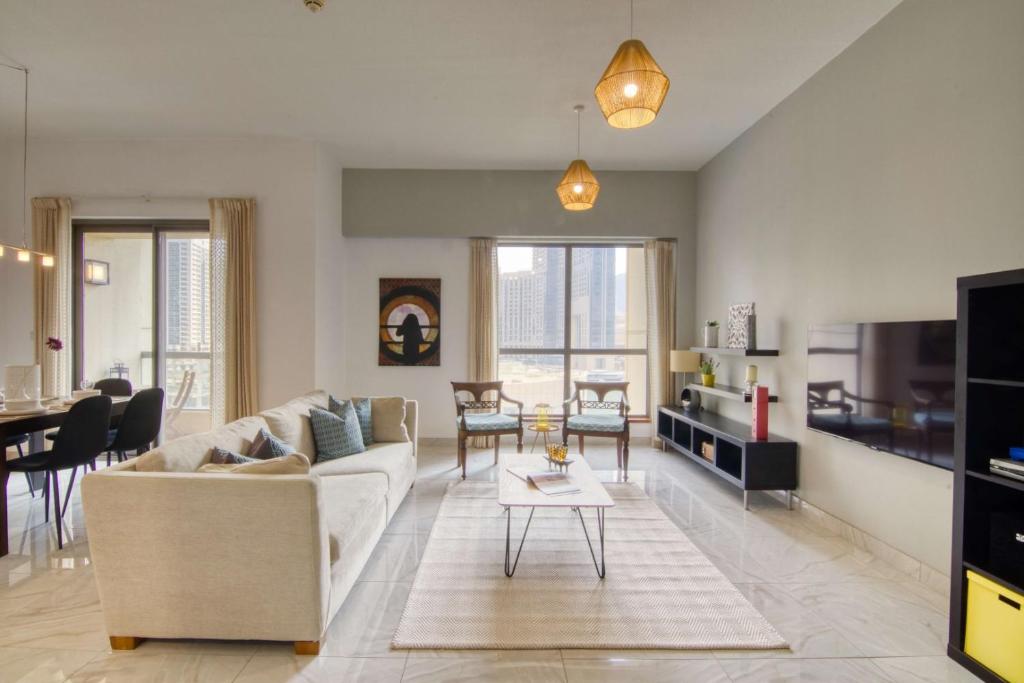 Alluring 2-BR APT Near Beach at Sadaf 1 with Marina View