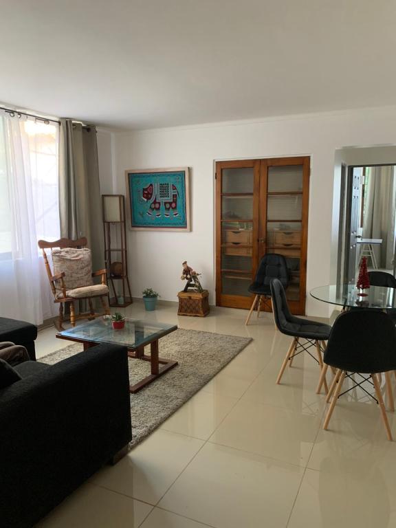 Khu vực ghế ngồi tại Departamento centro Viñadel Mar, al lado de la Quinta Vergara