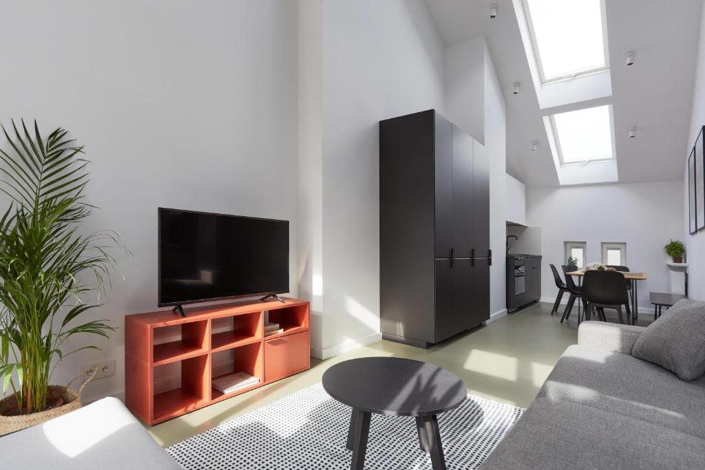 PLANTONIA Aparthotel - 11