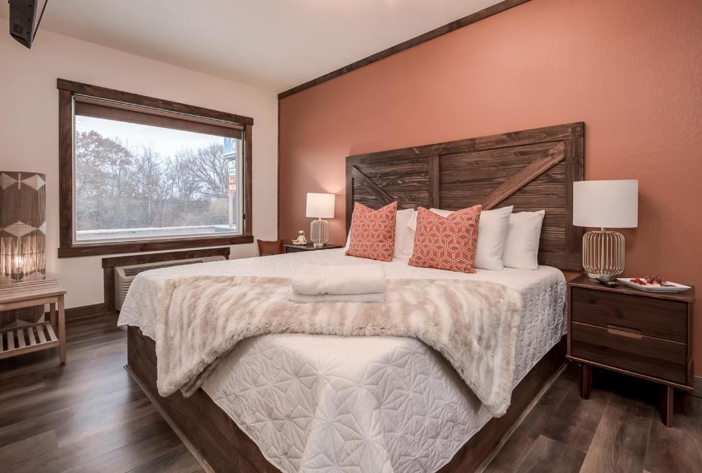 Boutique Hotel King, Queen & Kitchen Suites Easy Drive to Downtown - Error
