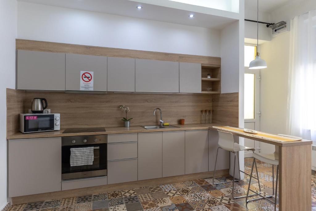 Kuchyňa alebo kuchynka v ubytovaní Acacia Apartments
