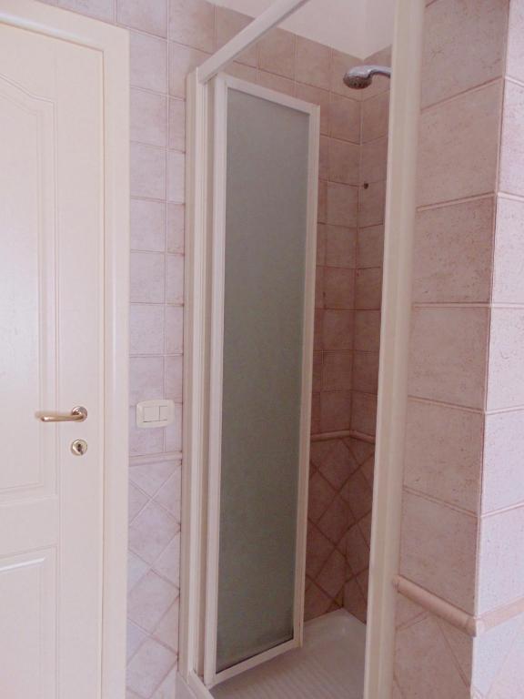 A bathroom at N019 - Numana, prestigioso quadrilocale vista mare