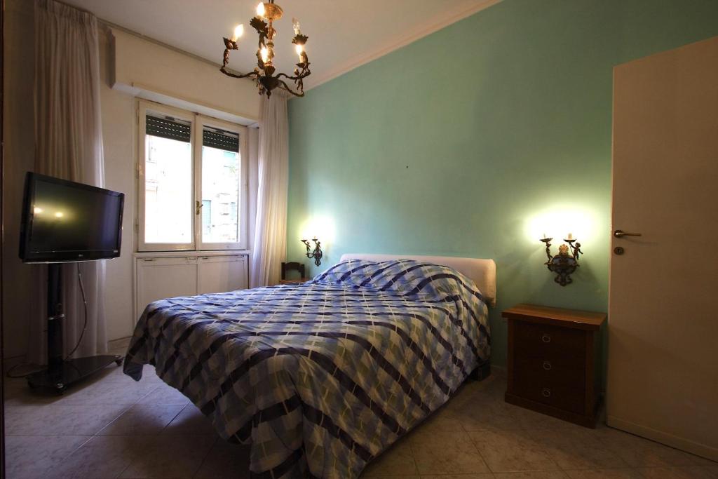 a bedroom with a bed and a flat screen tv at Enea Holiday House in Rome