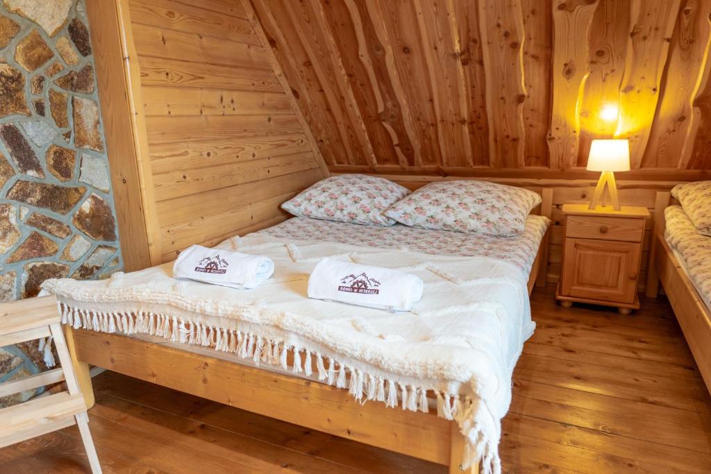 Posteľ alebo postele v izbe v ubytovaní Pocztówka Z Mizernej, Sielskie domki Pieniny, Gorce, blisko Velo Czorsztyn