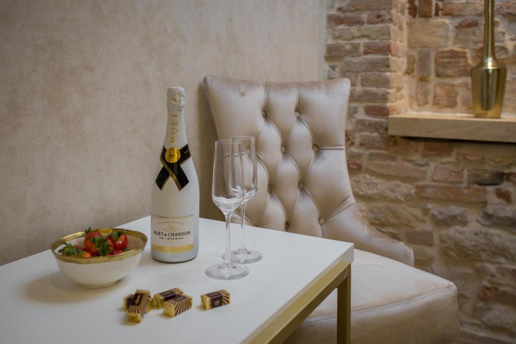 Le Premier Luxury Rooms - 8