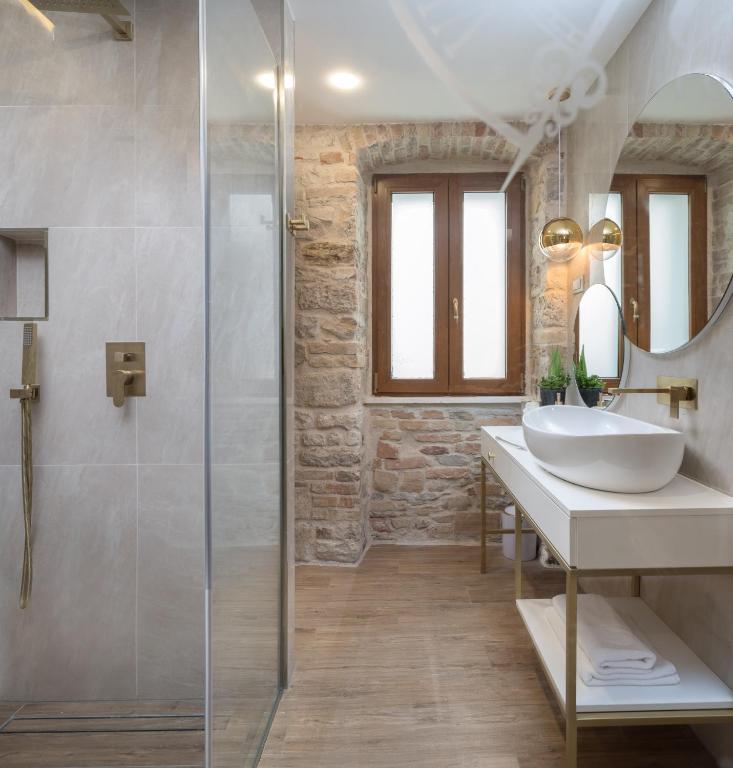 Le Premier Luxury Rooms - 13