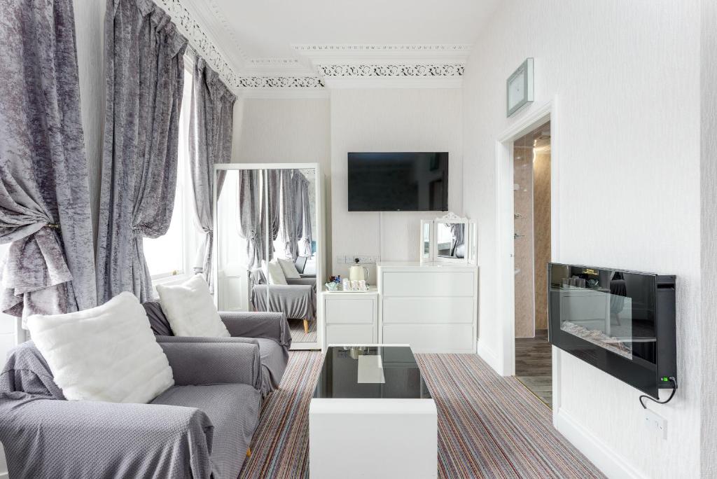 Somerset Hotel - 