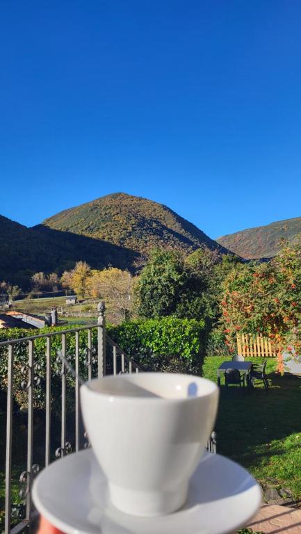 Nespecifikovaný výhled na hory nebo výhled na hory při pohledu z hotelu