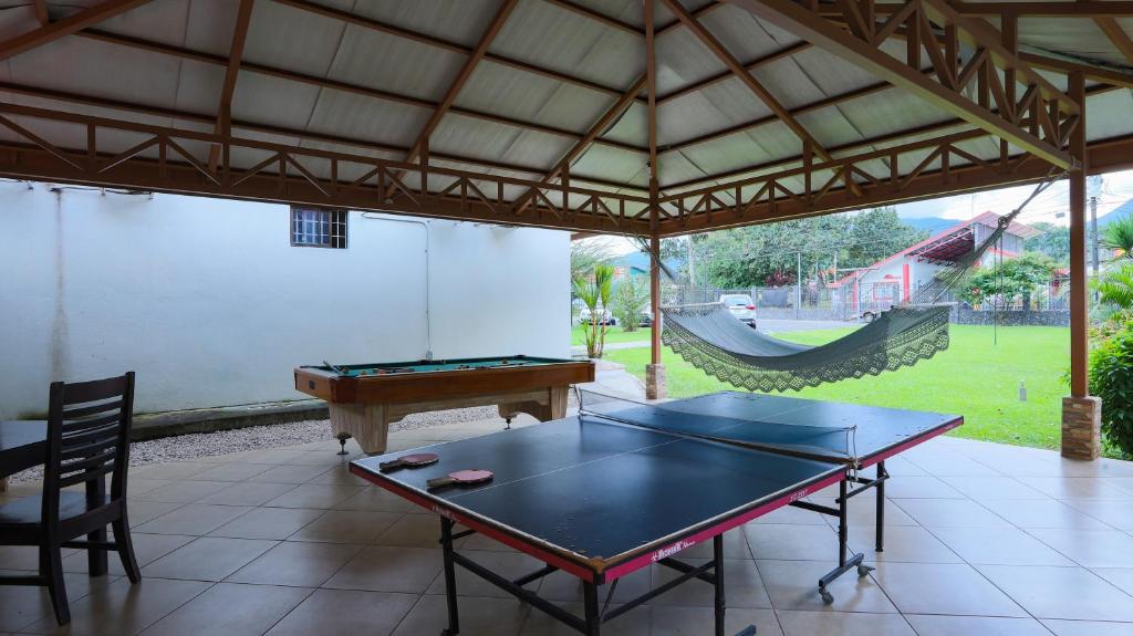 Stolní tenis v ubytování Condo's Vista Al Volcan nebo okolí