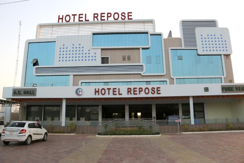 a hotel with a car parked in front of it at HOTEL REPOSE CHHATRAL in Kalol