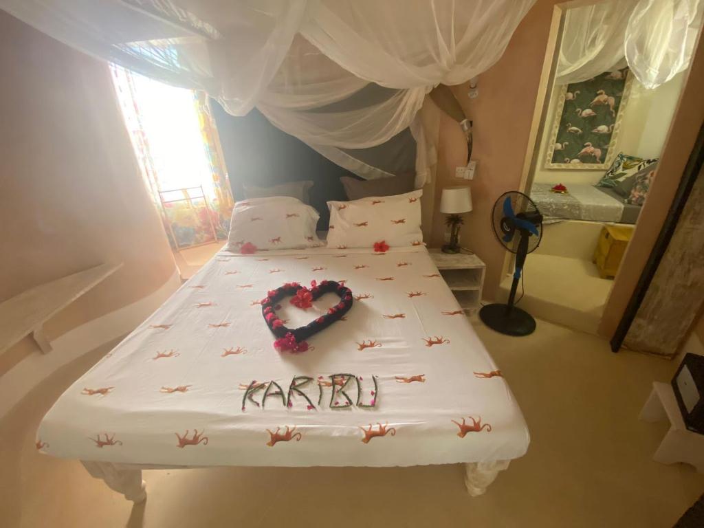 Postel nebo postele na pokoji v ubytování Watamu Shell House