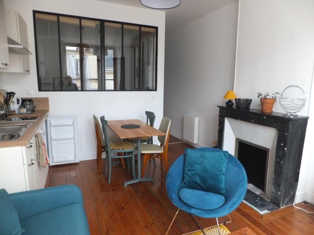 L'établisement TOIMOINOU, Hyper-centre, vue marché, proche mer 150m, lits faits à votre arrivée, serviettes de toilette, ménage, inclu, Netflix, accueil en personne - Apartamento De Um Quarto