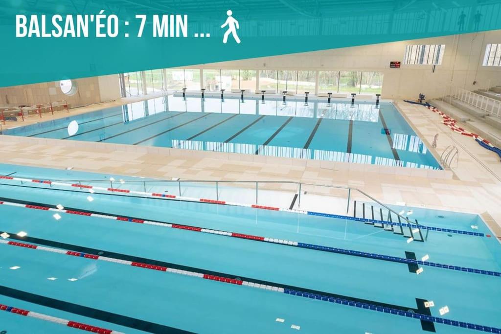 a large swimming pool with blue water at Le Nid • Cocoon • Netflix • Proche Centre-Ville in Châteauroux