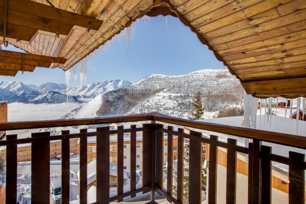 Nespecifikovaný výhled na hory nebo výhled na hory při pohledu z hotelu