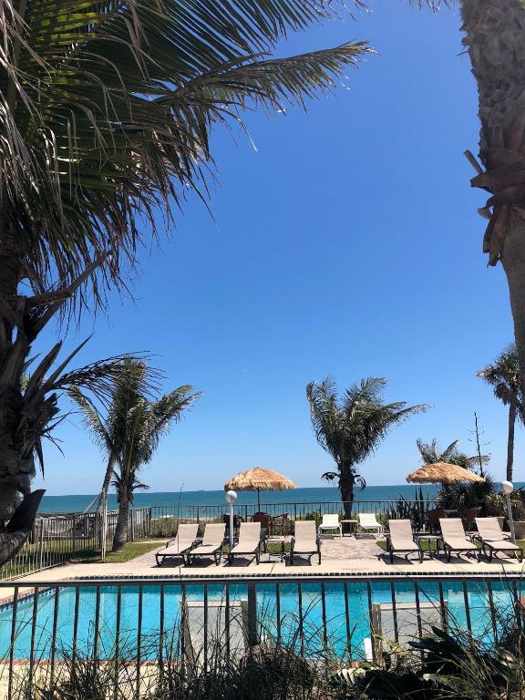 Bazén v ubytování Surf Studio Beach Resort nebo v jeho okolí