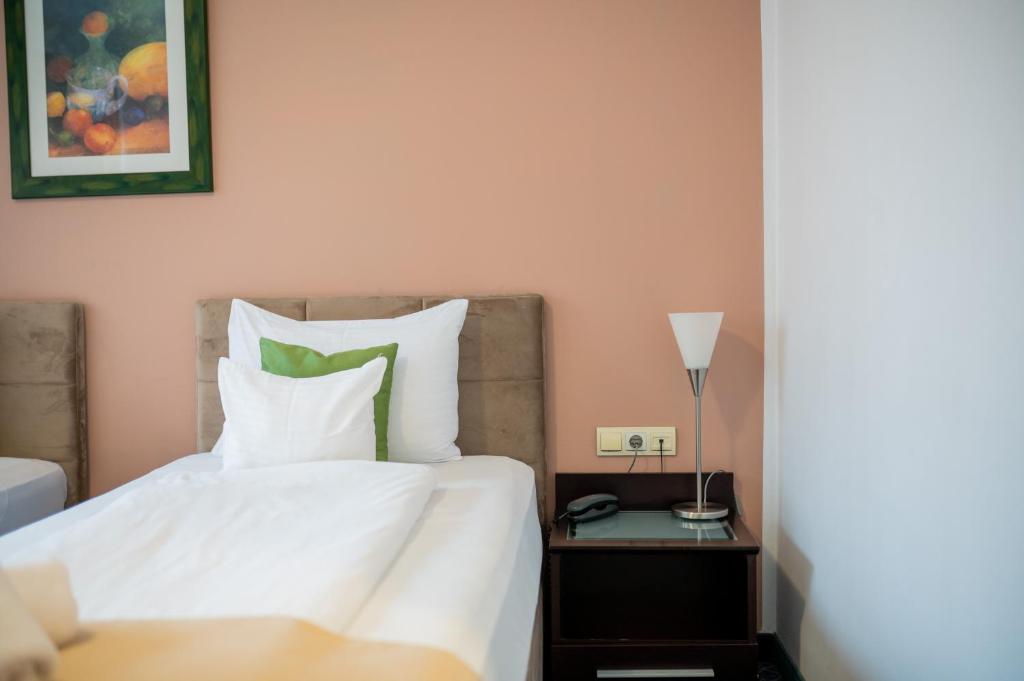 Postel nebo postele na pokoji v ubytování Hotel Sumadija