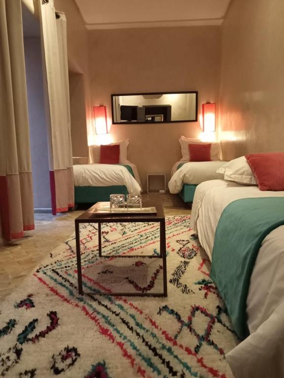 Postel nebo postele na pokoji v ubytování Riad Vendôme & Spa