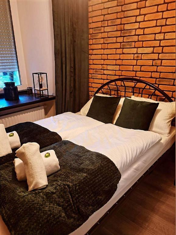 Posteľ alebo postele v izbe v ubytovaní Apartament W Starym Obiektywie