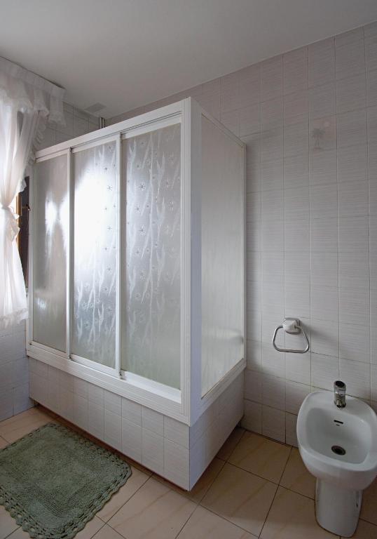 A bathroom at Casa de piedra en Vilanova de Arousa