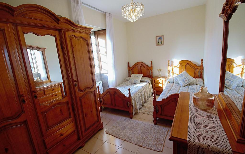 A bed or beds in a room at Casa de piedra en Vilanova de Arousa
