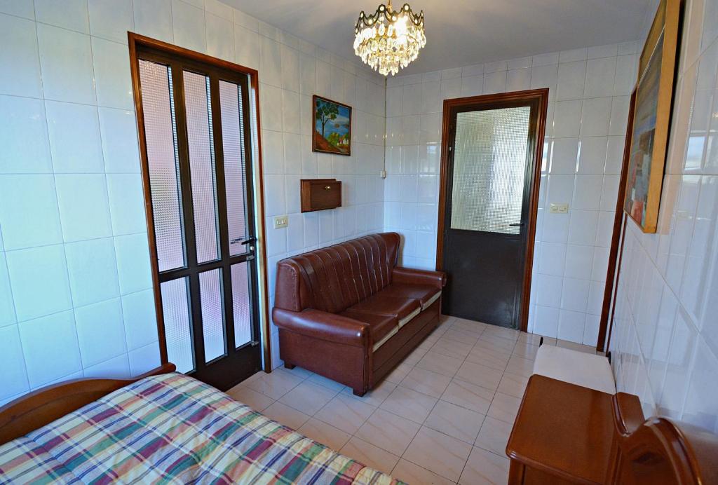 A seating area at Casa de piedra en Vilanova de Arousa