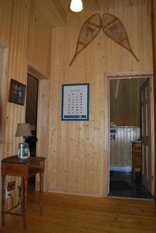 TV a/nebo společenská místnost v ubytování Auberge de la Rivière Matapédia - Matapédia River Lodge