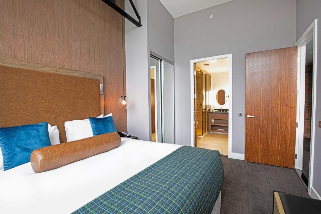 
Executive Suite, 1 Bedroom, 1 King, Sofa Bed, Kitchen Kitchen
