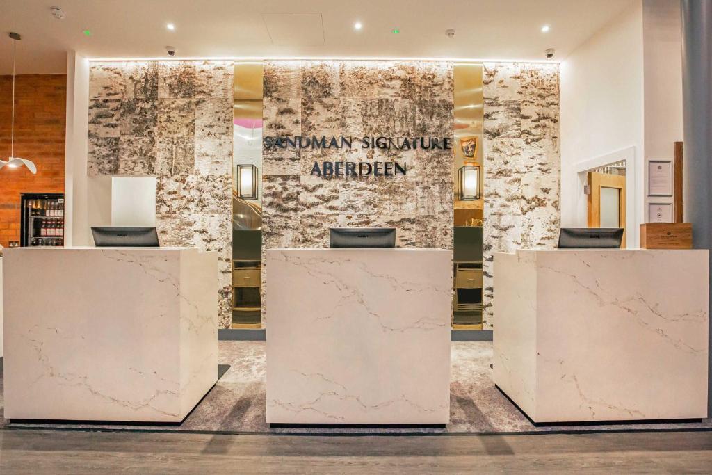 Vstupní hala nebo recepce v ubytování Sandman Signature Aberdeen Hotel & Spa